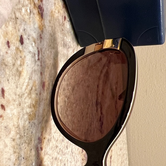 Louis Vuitton Petit Soupçon CatEye Sunglasses - Picture 4 of 16